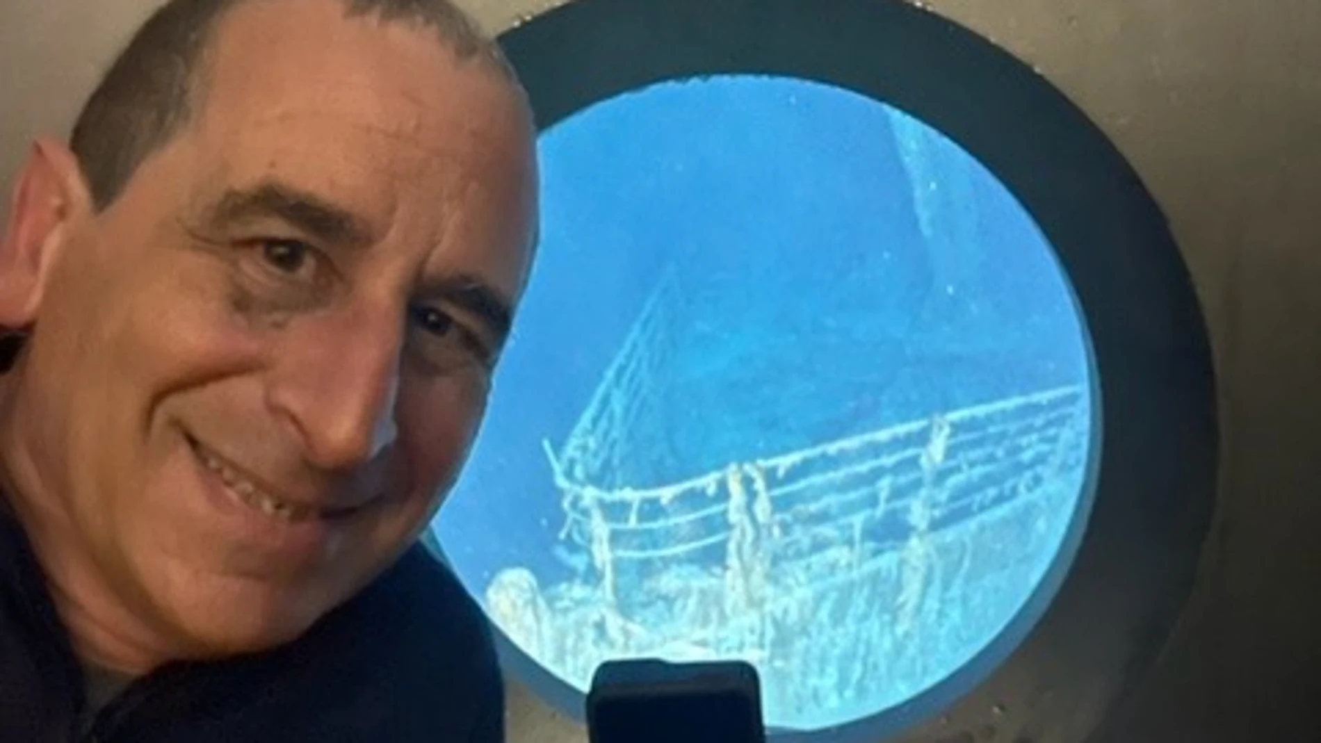 Mike Reiss, productor de los Simpson, bajó al Titanic en 2022 y relata una experiencia aterradora