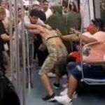 Momento de una agresión hómofoba en el Metro de Barcelona