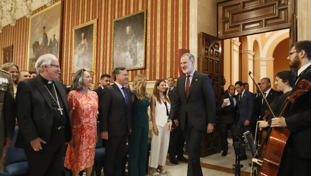 El Rey Felipe VI a su llegada al Ayuntamiento de Sevilla
