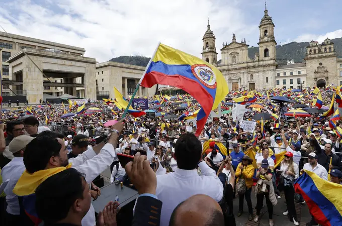 El plan de Petro despierta el miedo a una Colombia devorada otra vez por la violencia