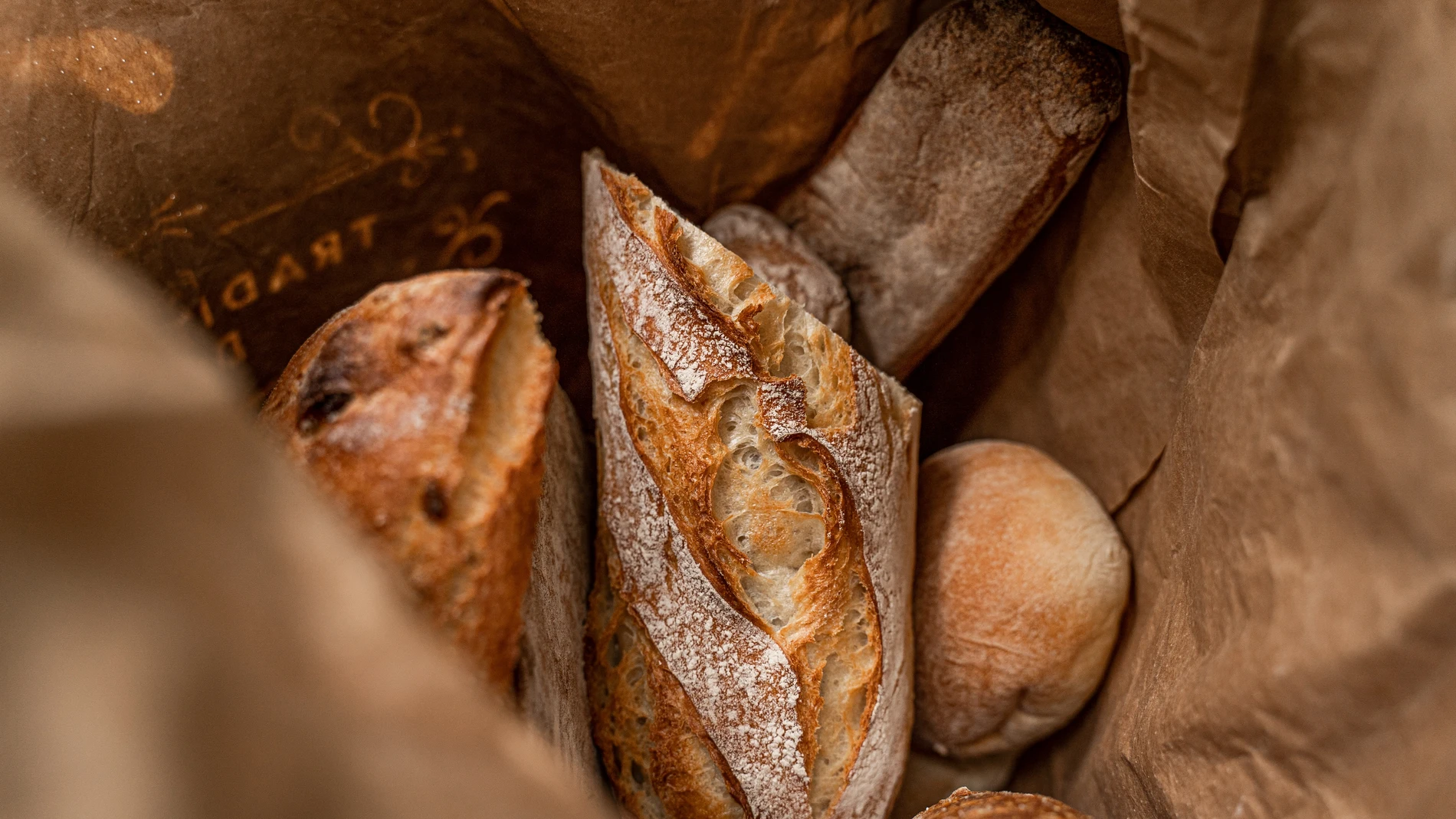 Hay tres maneras de conseguir que el pan descongelado quede crujiente, como si fuese recién horneado