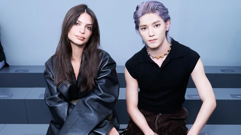 De Emily Ratajwowksi a Rauw Alejandro: estos son algunos de los famosos que han asistido al desfile más masculino de Loewe