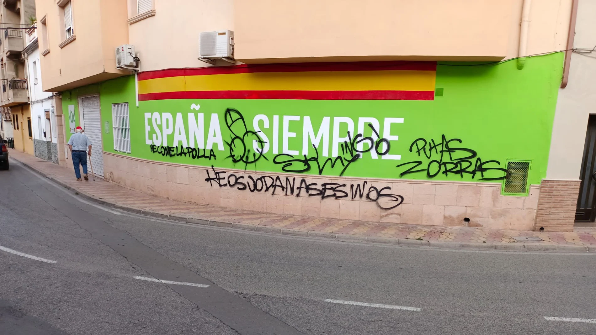 Vox denuncia pintadas en su sede de Náquera (Valencia)