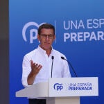 Feijóo promete un permiso de 4 meses para padres con niños de 0 a 8 años y otro de 5 días laborables al año