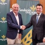 Acuerdo entre Emilio Ponce, por la Fundación Caja Rural del Sur, como Rafael Romero Díaz, en representación del Real Club Recreativo de Tenis