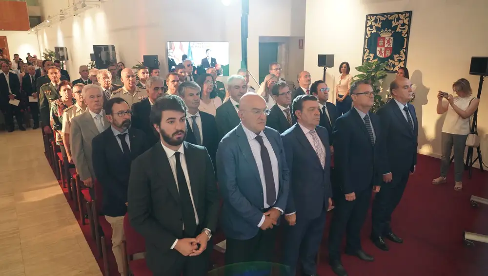 García-Gallardo junto a Carnero, gago, Dueñas y Quintana en el acto de recuerdo a las víctimas del terrorismo