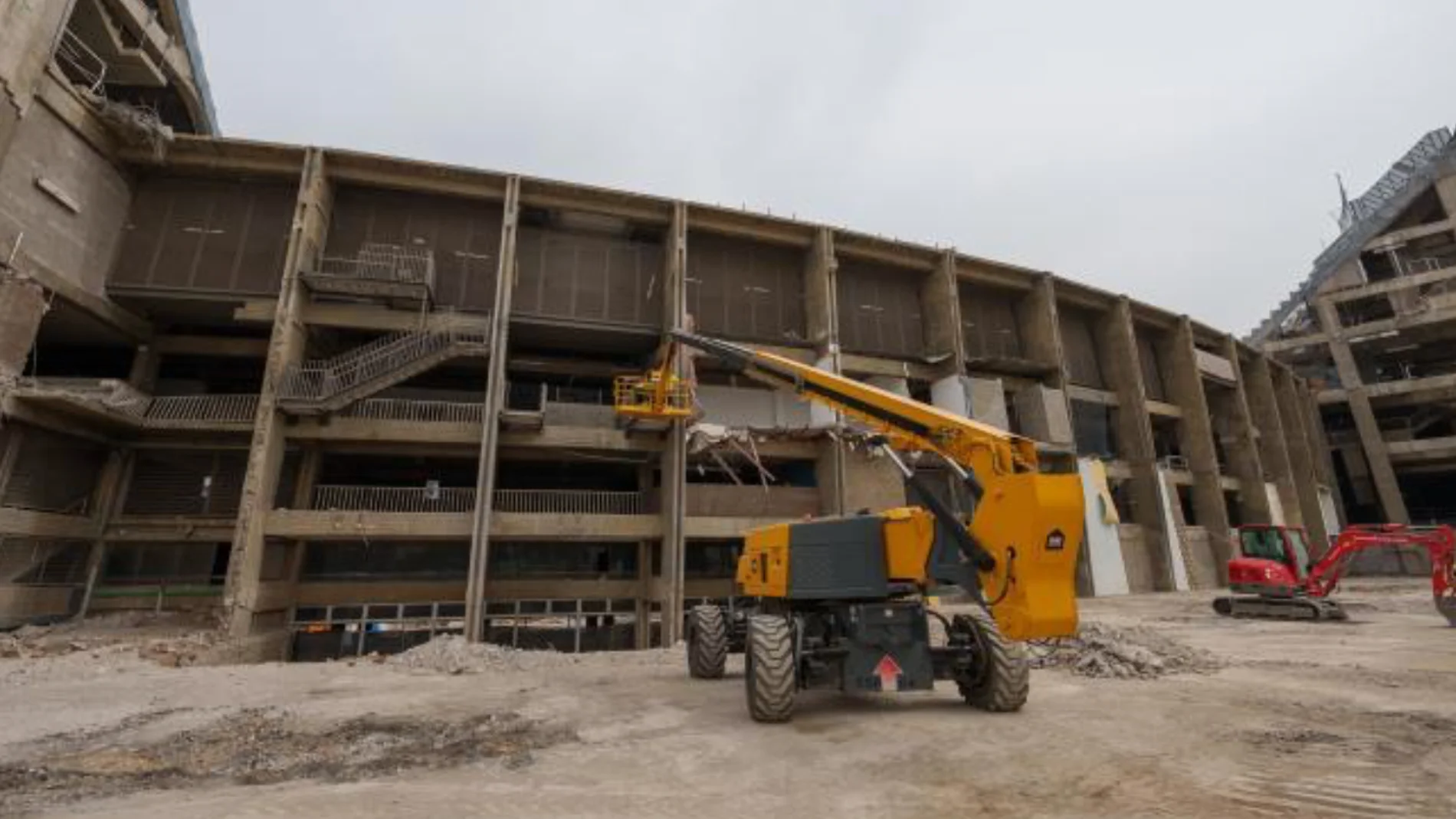 La imagen del Camp Nou totalmente en ruinas con las obras 