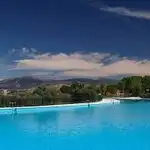 Así es la piscina natural más grande de Madrid