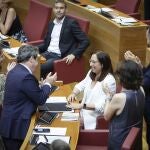 La nueve presidenta de Les Corts, Llanos Massó (Vox), aplaudida por sus compañeros