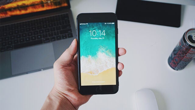 El truco que recomiendan los expertos para proteger tu smartphone de los hackers