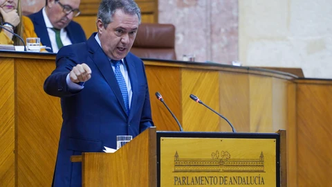 El secretario general del PSOE-A, Juan Espadas, en el Parlamento andaluz