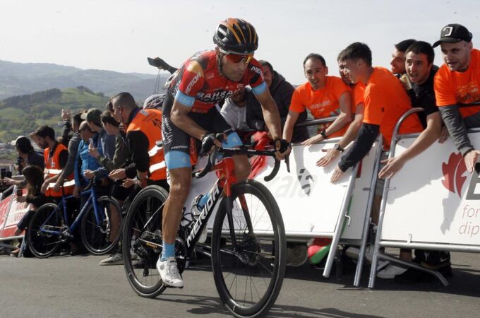 Mikel Landa es animado por aficionados del Euskaltel