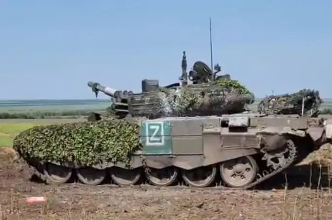 Las tropas ucranianas capturan un flamante carro de combate T-72B3 ruso, una de las versiones más modernas de este tanque