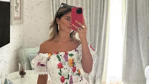 Sara Baceiredo con vestido de Charo Ruiz.