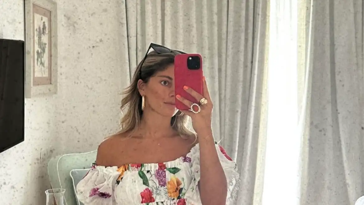 Sara Baceiredo con vestido de Charo Ruiz. 