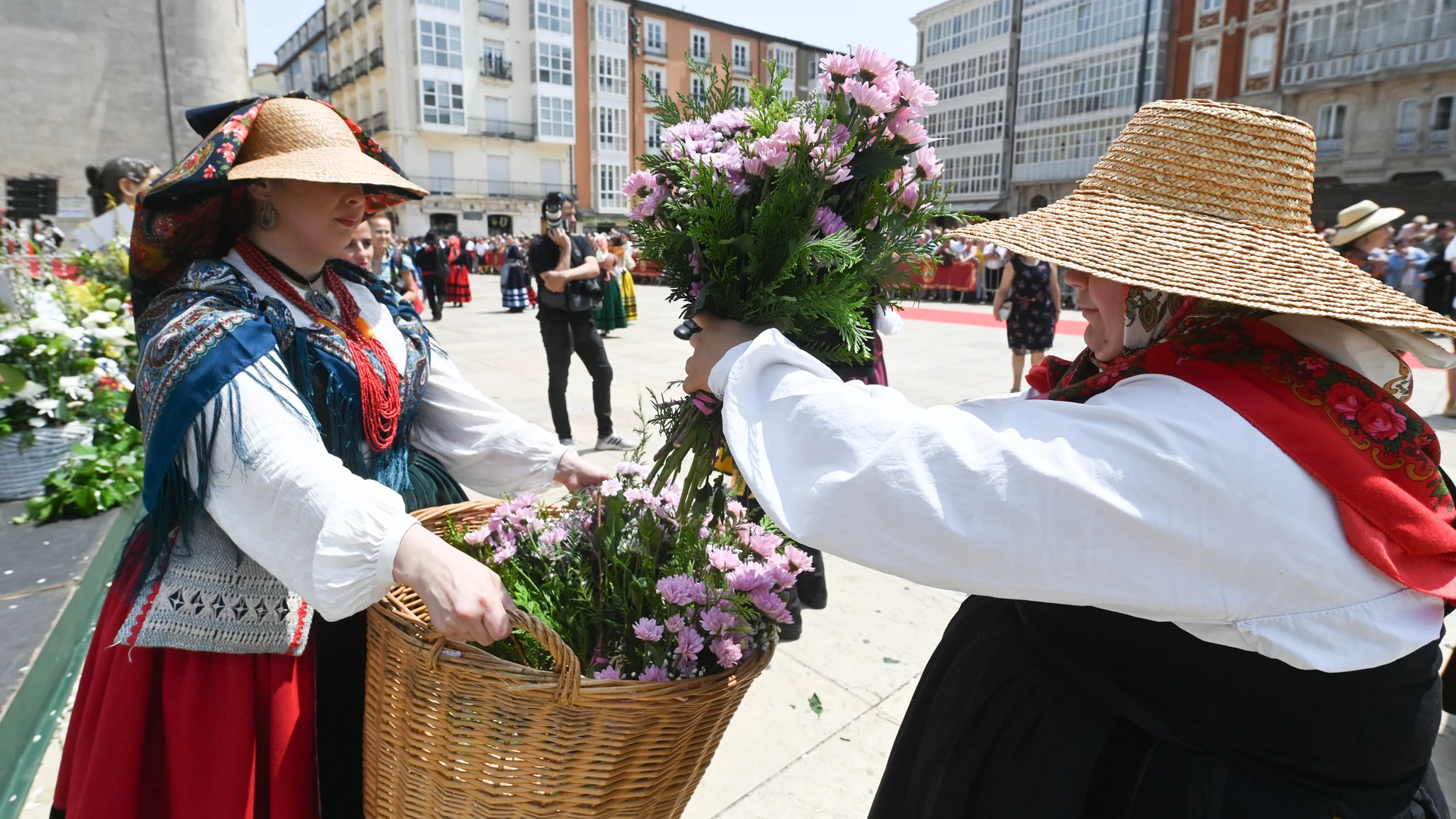 Ofrenda de Flores a Santa María La Mayor en la Festividad de San Pedro y San Pablo 2023
