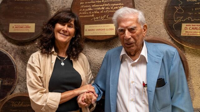 Mario Vargas LLosa visita La Tenada de Valduero