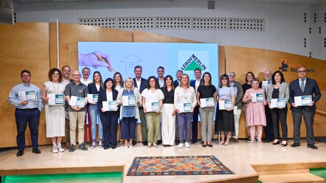 Acto de entrega de las donaciones del programa Hogares Dignos de Leroy Merlin