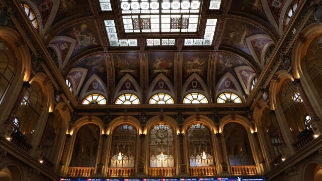 Economía/Bolsa.- El Ibex 35 consolida los 9.500 puntos al subir un 0,3% en la apertura, pendiente del IPC de la eurozona