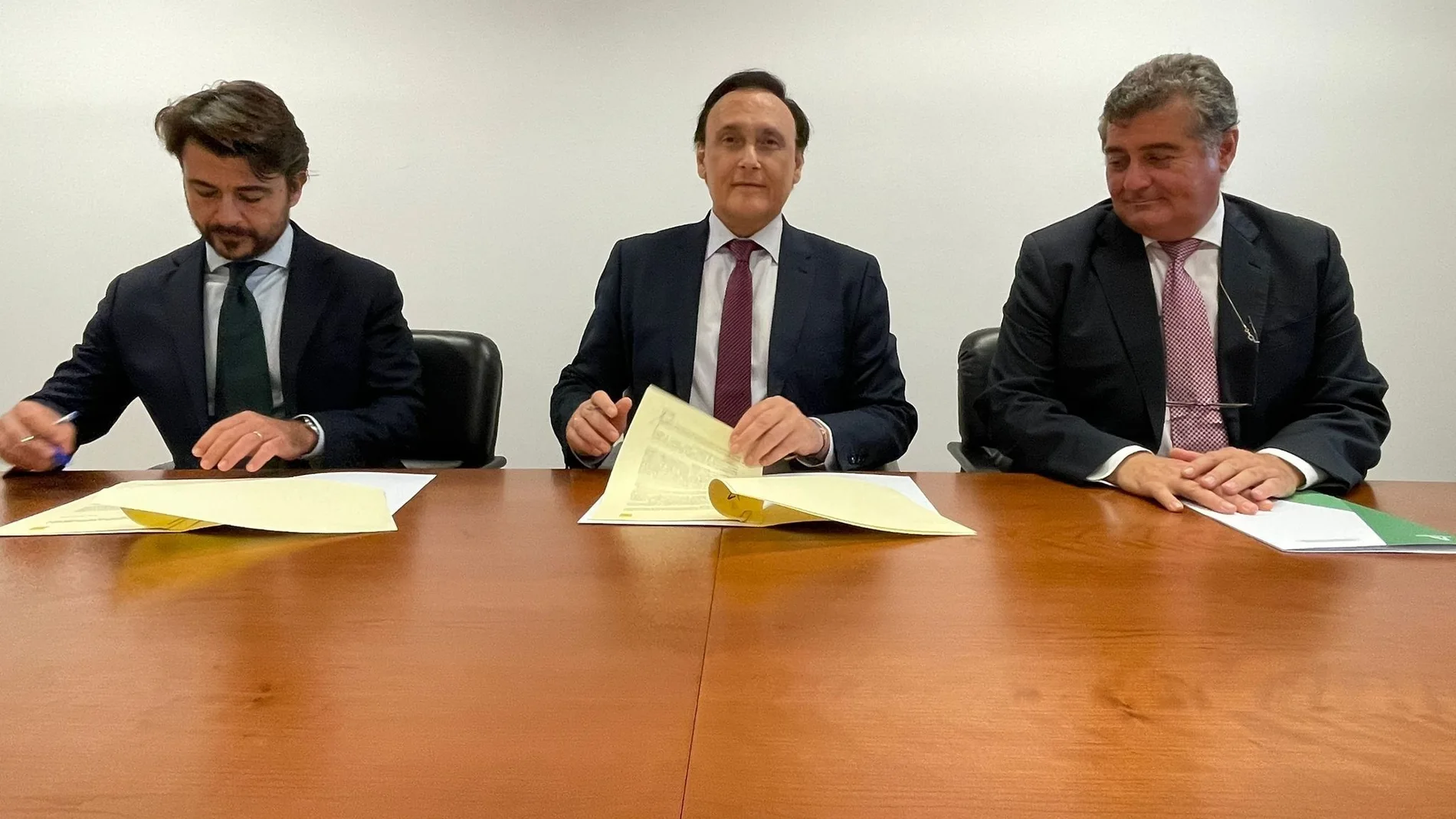 Firma del convenio de colaboración entre la Junta y el CTA