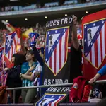Aficionados del Atlético reivindican la vuelta al escudo clásico