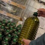 VÍDEO: Inmovilizados en Sevilla 143.000 litros de aceite que se vendían como oliva virgen extra en varias provincias