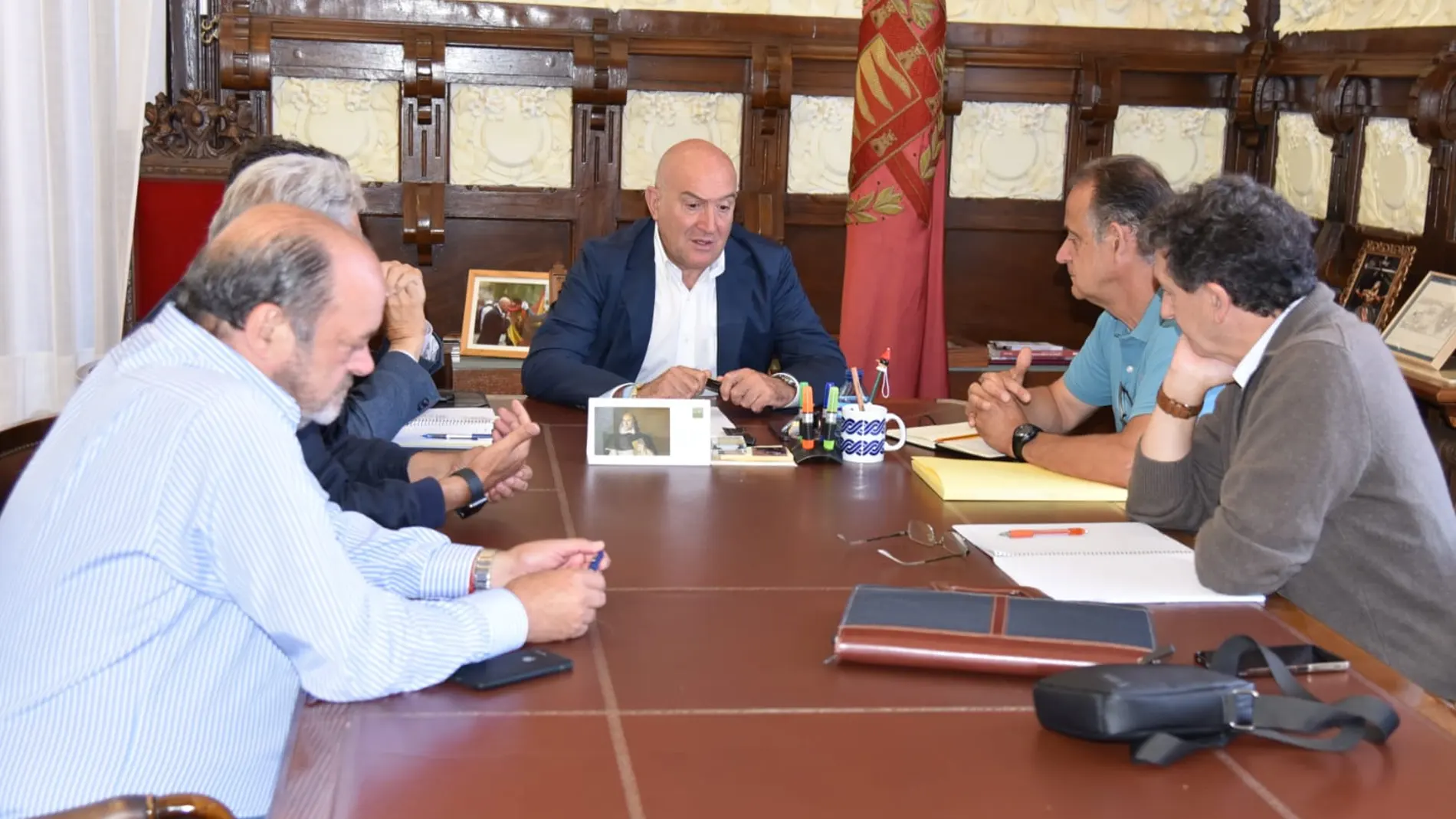 Jesús Julio Carnero se reúne con la Plataforma por el Soterramiento del Ferrocarril