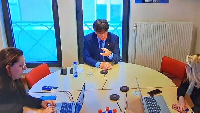 El expresidente del Govern Carles Puigdemont comparece por videconferencia en el jucio en la Audiencia de Barcelona al exconseller Miquel Buch y al mosso Lluís Escolà por presuntamente darle escolta en Bélgica tras en el 155.