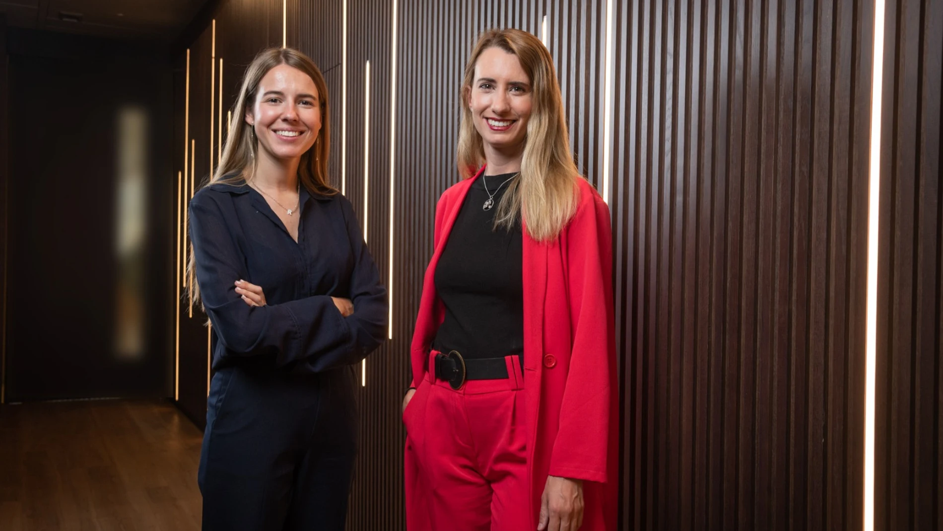 De izquierda a derecha, Raquel Polgrabia, analista de Capital Energy Quantum, y Erika Escolar, directora del fondo de inversión.