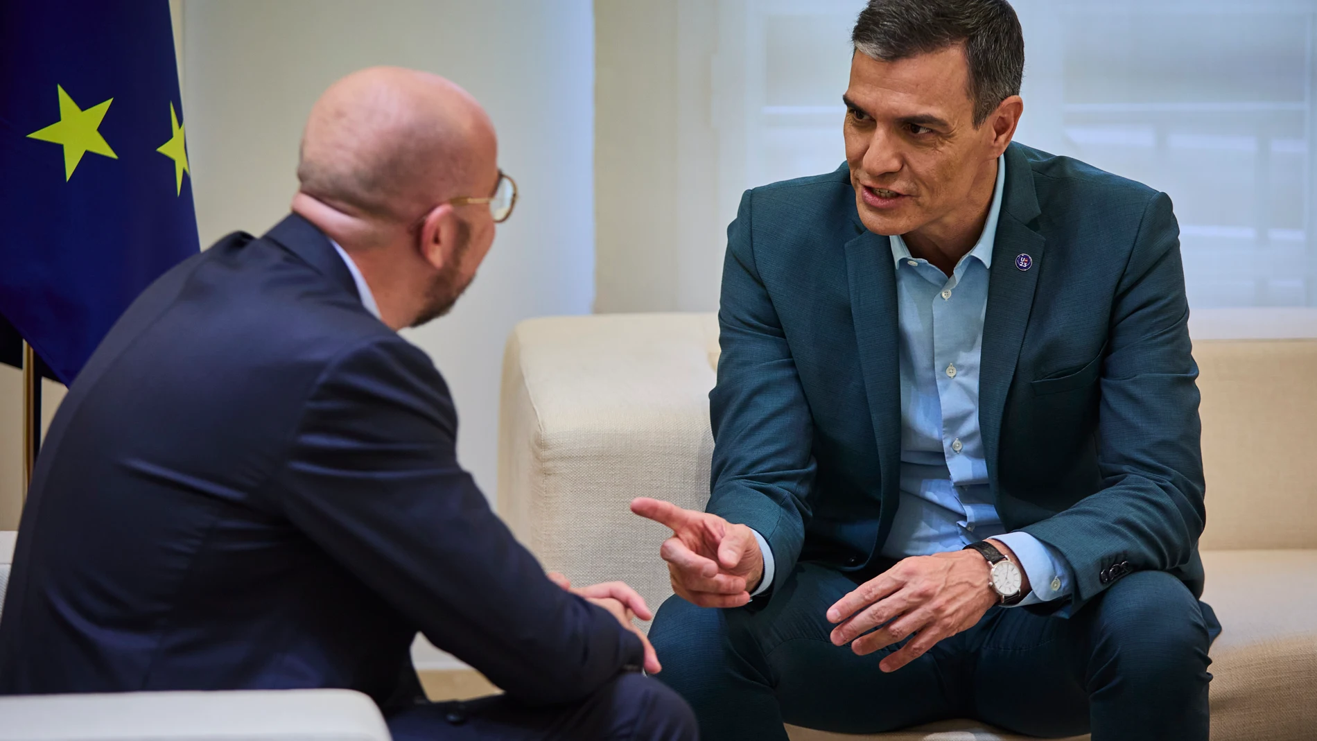 El presidente del Gobierno, Pedro Sánchez, recibe al presidente del Consejo Europeo, Charles Michel, en el Palacio de la Moncloa. © Alberto R. Roldán / Diario La Razón. 02 07 2023