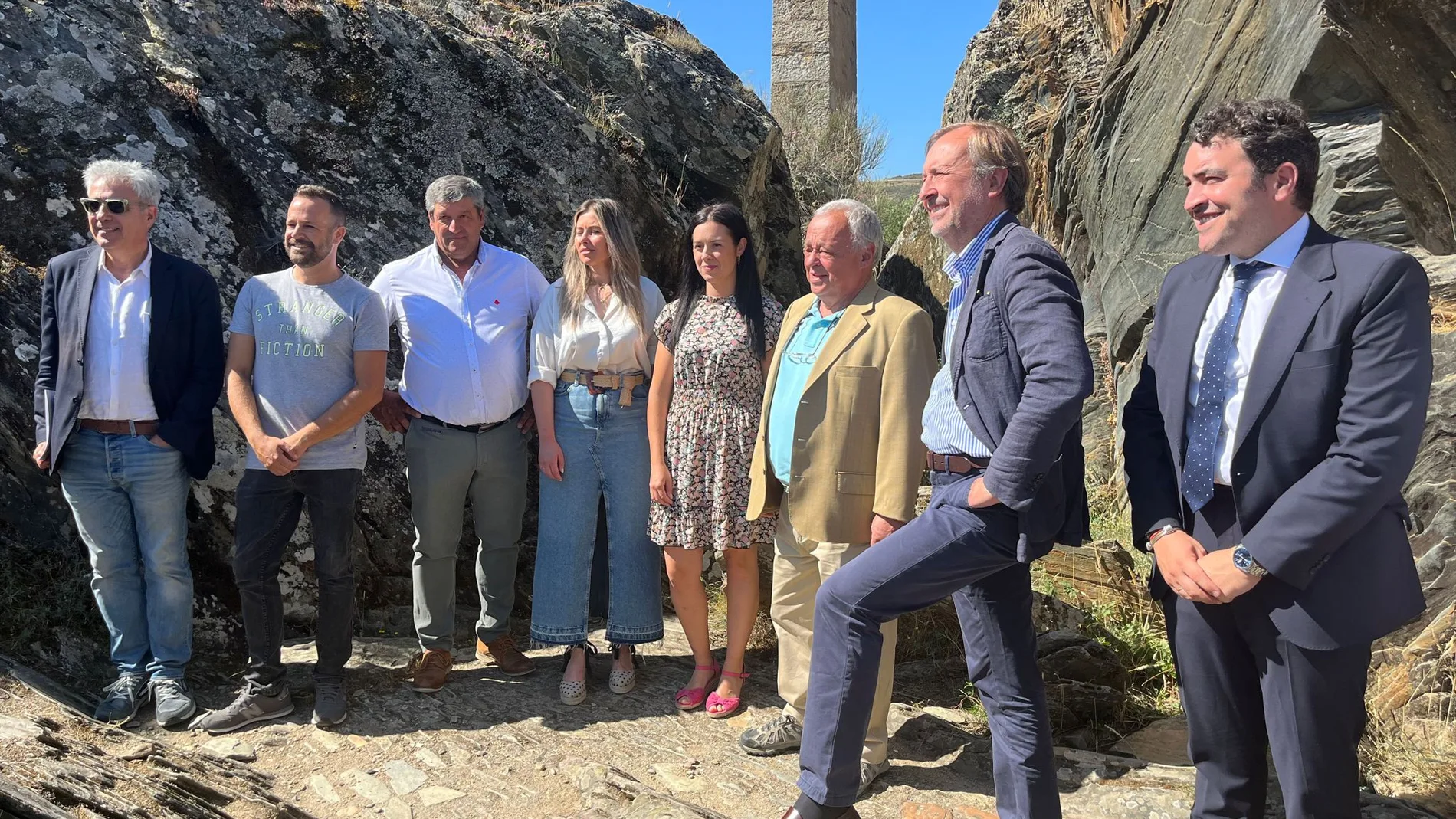 Gonzalo Santonja visita el yacimiento de Siega Verde