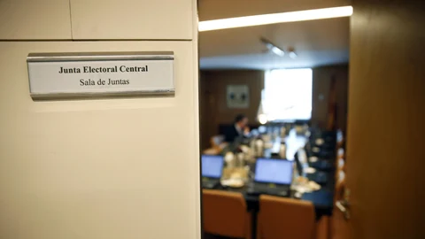 GRA122 MADRID, 19/05/2016.- Reunión de la Junta Electoral Central (JEC) hoy en el Congreso.