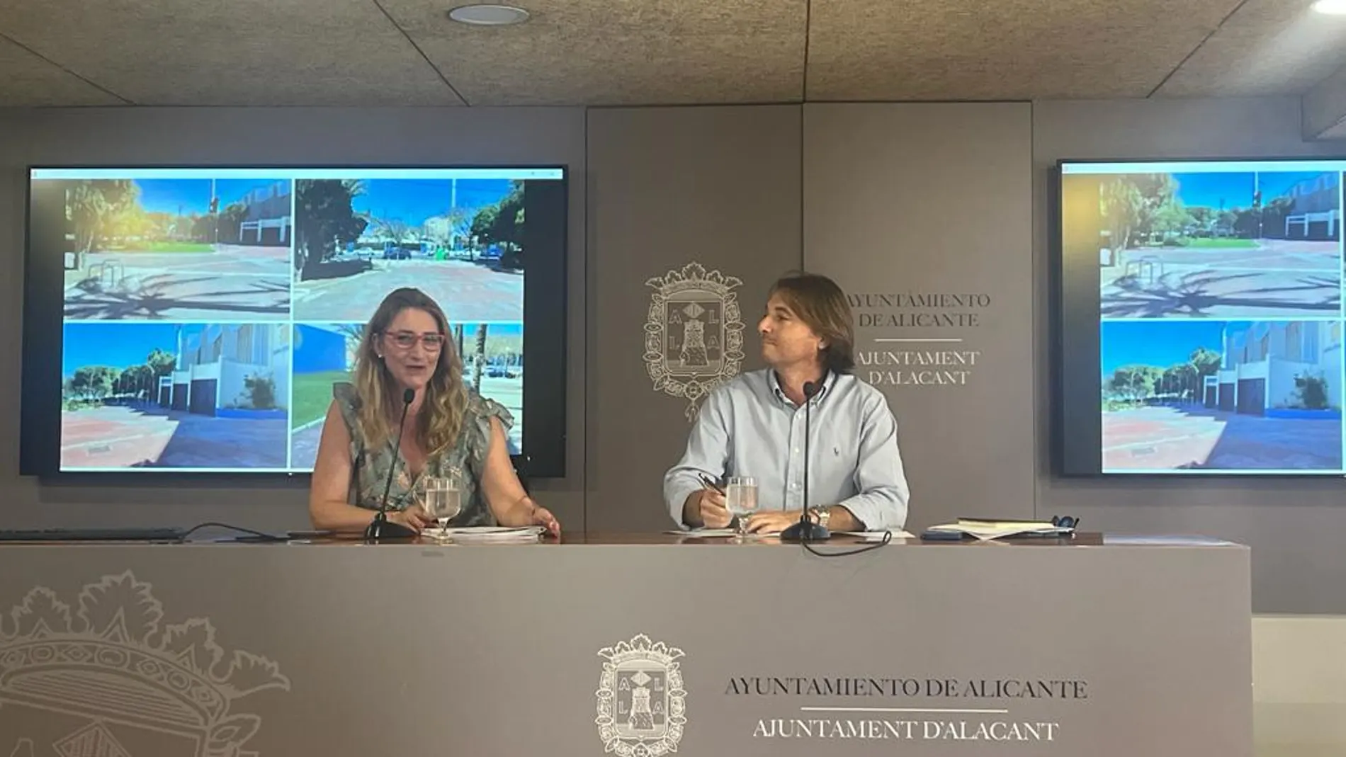 Mari Carmen de España y Carlos de Juan en la Junta de Gobierno Local de hoy.