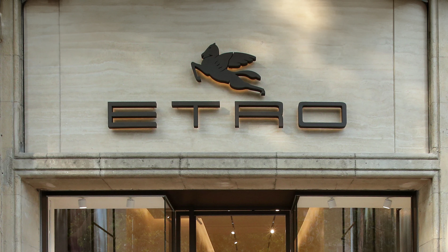 Etro celebra su nueva boutique en Barcelona
