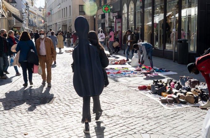 Imagen de archivo de venta ambulante en la calle Tetuán de Sevilla