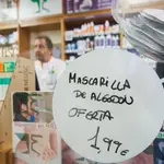 Mascarillas a la venta en una farmacia de Madrid