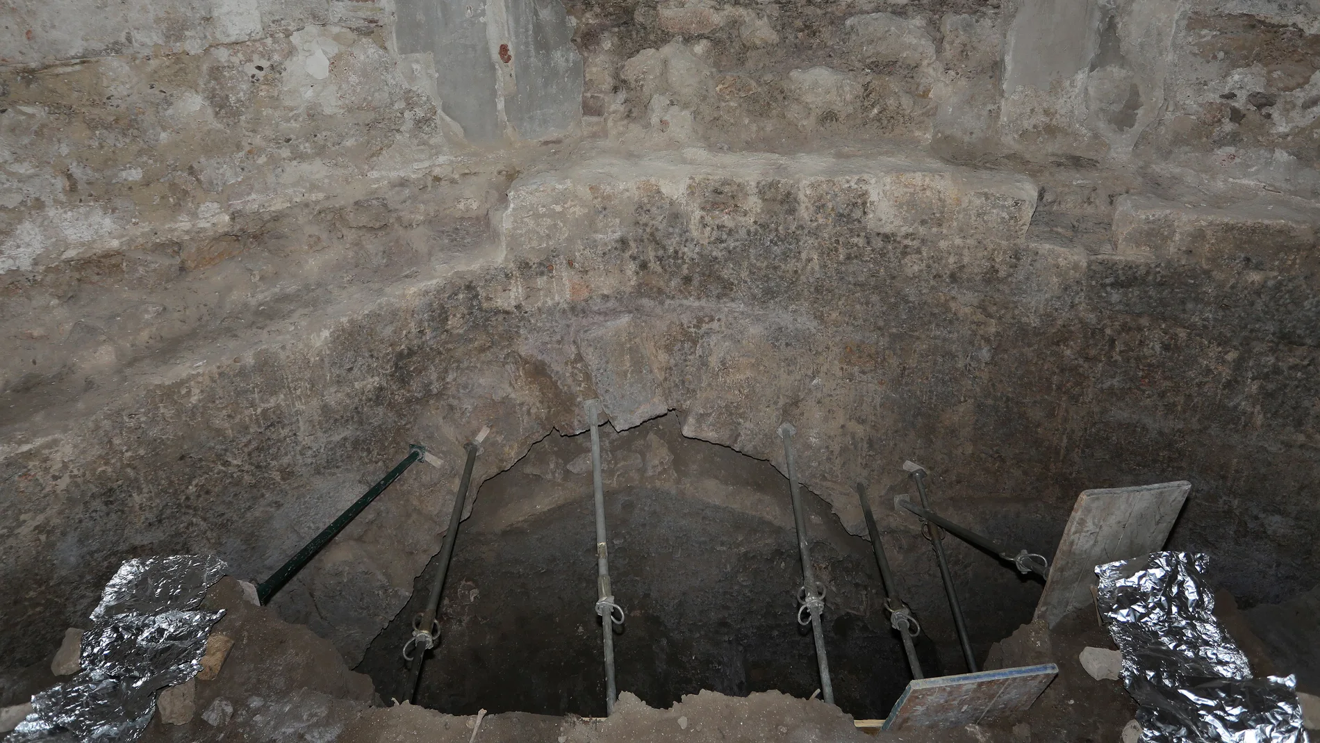 Hallan una cripta abovedada prerrománica bajo la capilla de San Isidro de la Catedral de Palencia