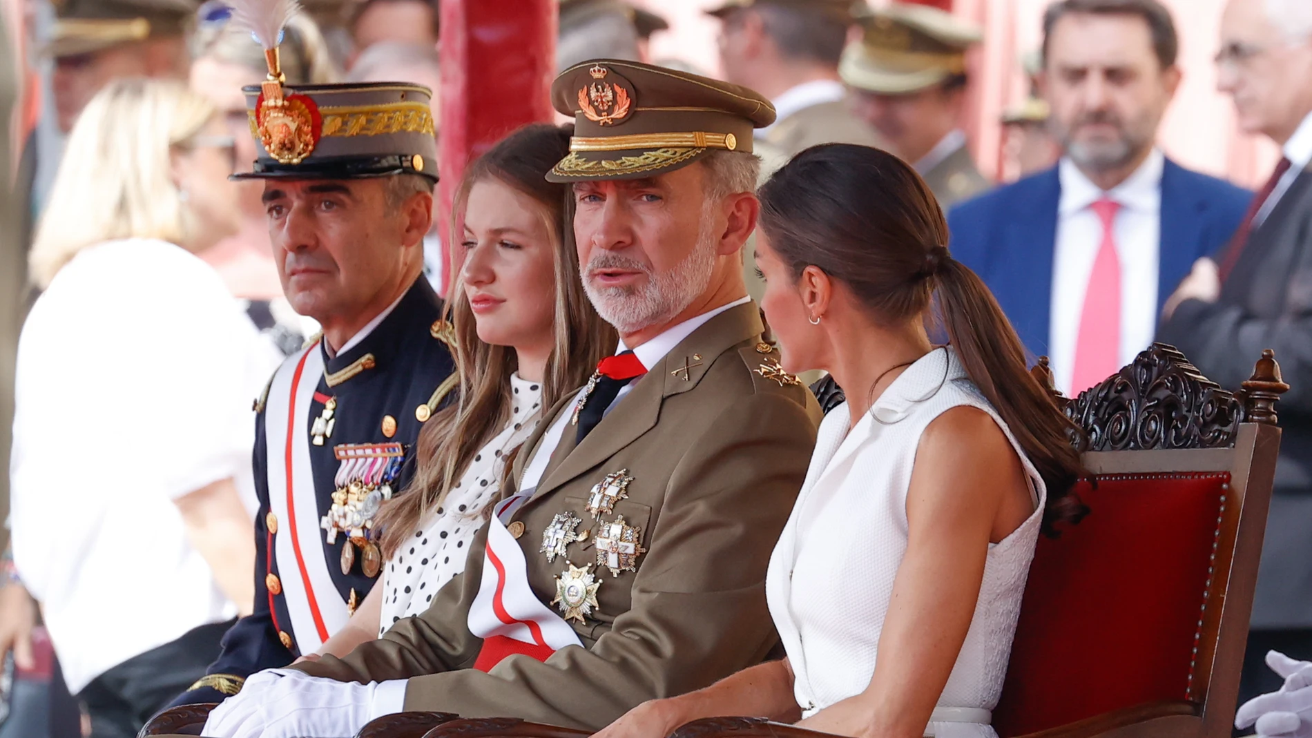 La Reina Letizia con un Felipe Varela en Zaragoza.