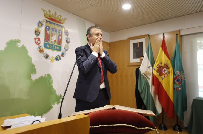 El socialista Javier Fernández, elegido presidente de la Diputación por mayoría simple del Pleno