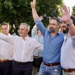Abascal saluda a los simpatizantes de Vox en Valladolid junto a García-Gallardo y Pablo Sáez