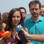 La secretaria general de Podemos y miembro de la candidatura de SUMAR por la circunscripción de Madrid, Ione Belarra, visita el Mar Menor 