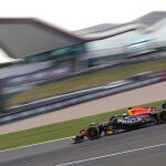 AMP.- Fórmula 1/GP Gran Bretaña.- Verstappen logra la pole en Silverstone y McLaren sorprende