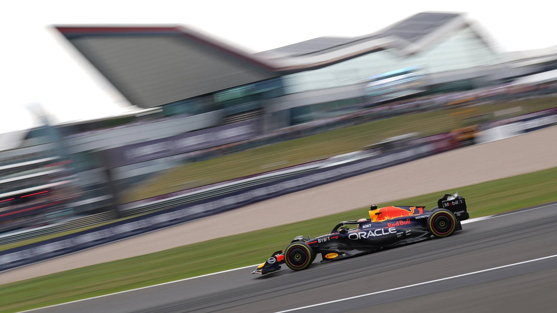 AMP.- Fórmula 1/GP Gran Bretaña.- Verstappen logra la pole en Silverstone y McLaren sorprende