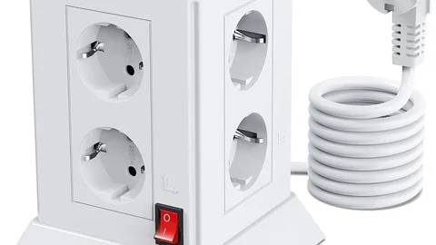 Torre con ocho enchufes para 16 dispositivos