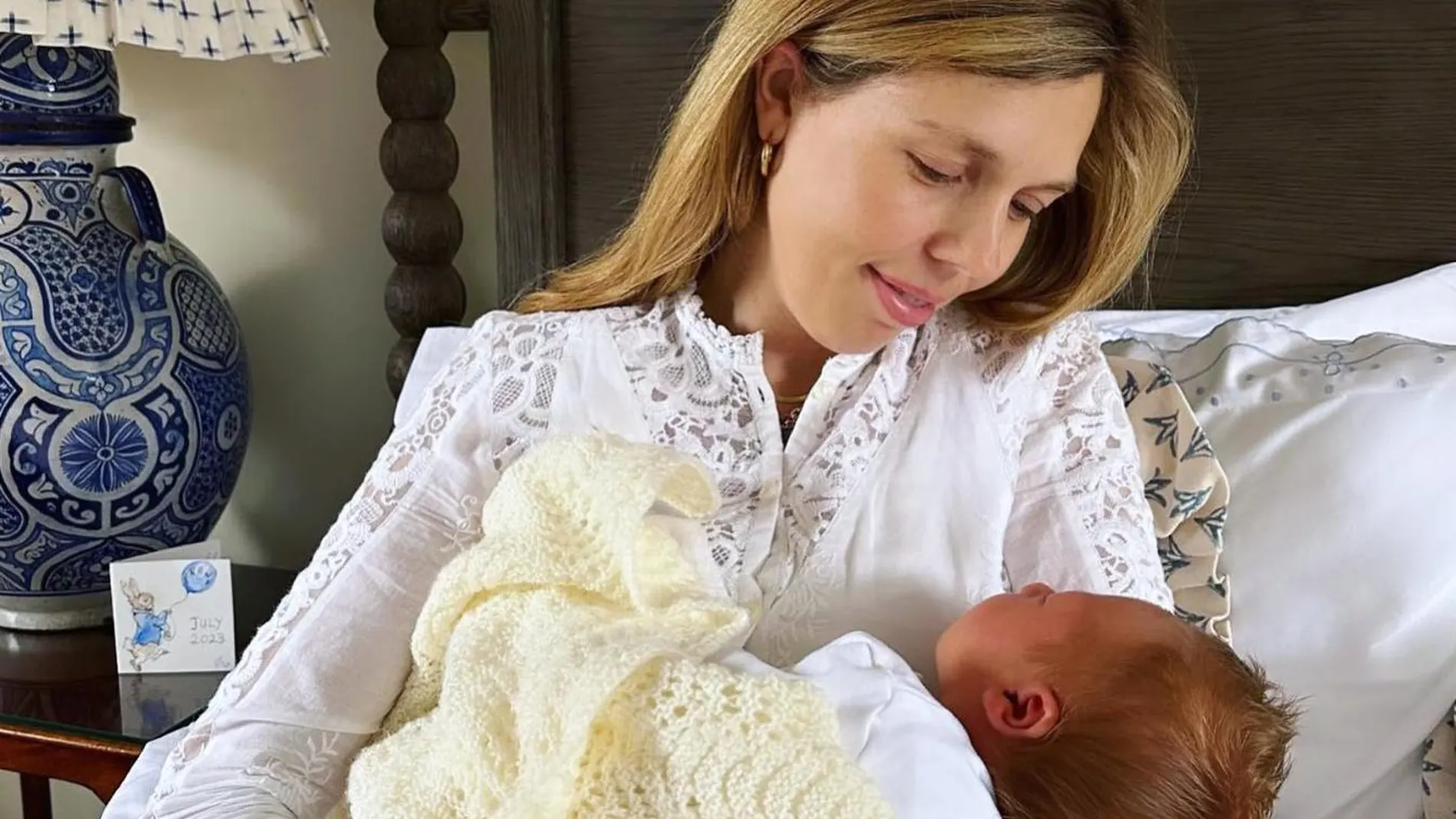 Carrie Johnson posa en Instagram con su hijo Frank Alfred Odysseus