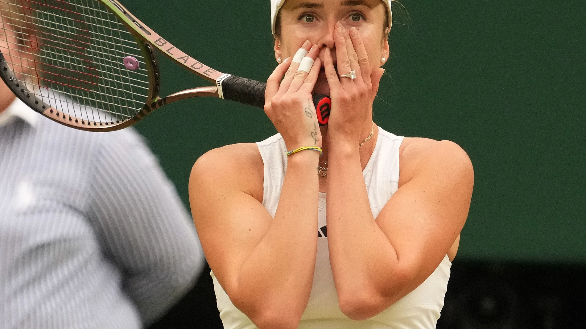 Elina Svitolina (UKR) celebrates after winning against Iga Swiatek (POL) during the 2023 Wimbledon Championships on July 11, 2023 at All England Lawn Tennis & Croquet Club in Wimbledon, England - Photo Andrew Cowie / Colorsport / DPPI Andrew Cowie / Colorsport / Dppi / Afp7 11/07/2023 ONLY FOR USE IN SPAIN