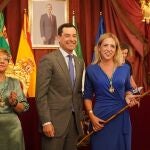 CádizAlDía.- Almudena Martínez elegida presidenta de la Diputación brindando "honestidad, diálogo y sentido común"