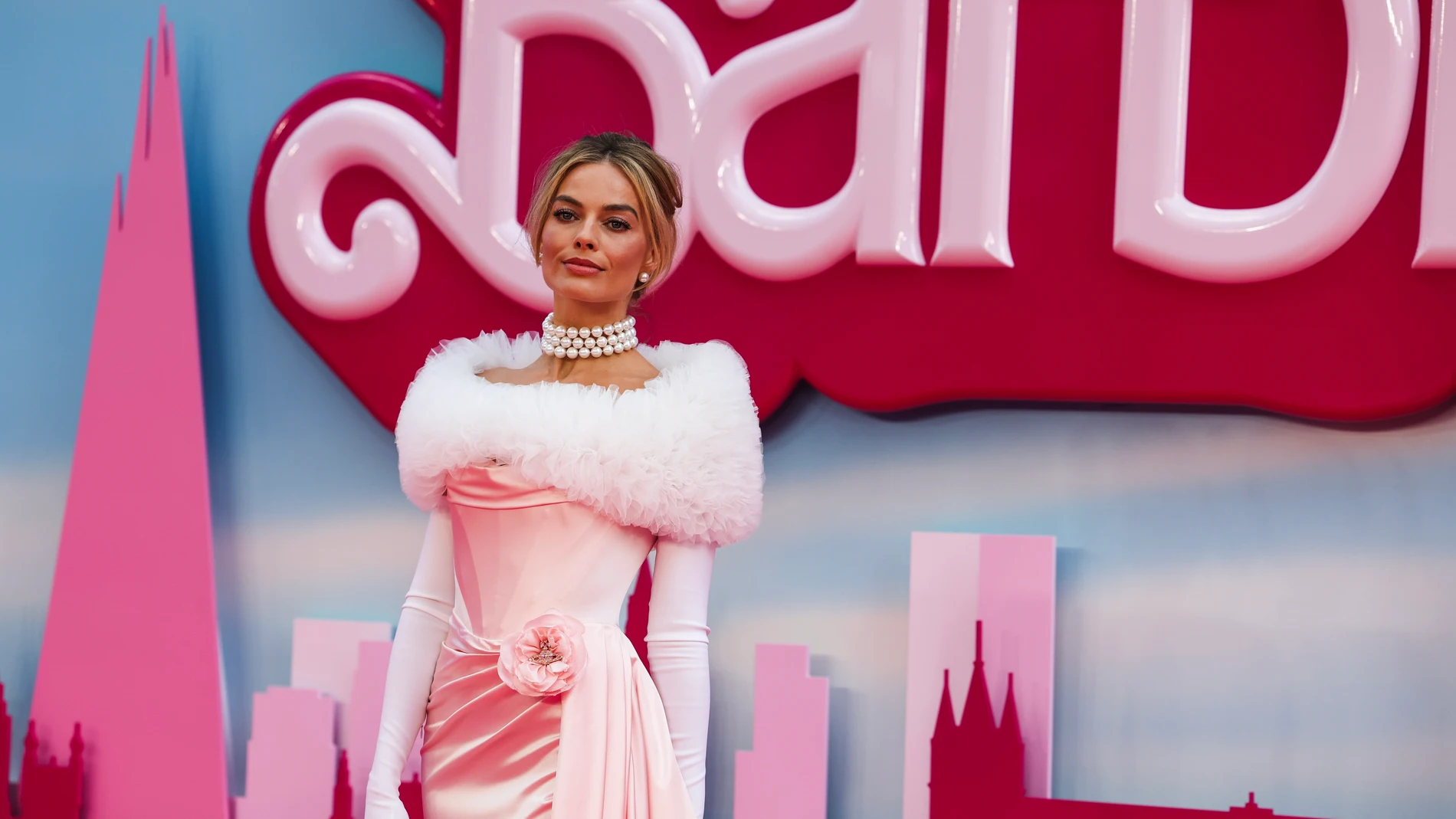 London (United Kingdom), 12/07/2023.- Australian actor Margot Robbie poses on the pink carpet at the European premiere of 'Barbie' in central London, Britain, 12 July 2023. The film will be released in cinemas from 21 July 2023. (Cine, Reino Unido, Londres) EFE/EPA/ANDY RAIN