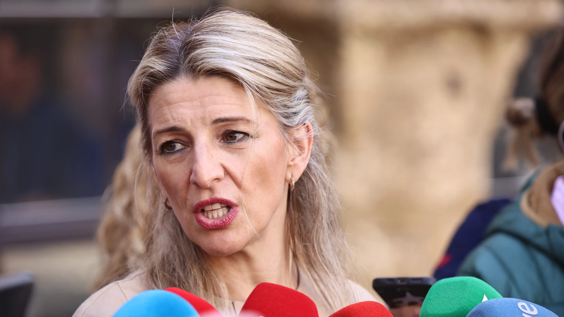 Yolanda Díaz llama a sus filas a "debatir de frente" con Vox tras la polémica del candidato de Sumar por Sevilla