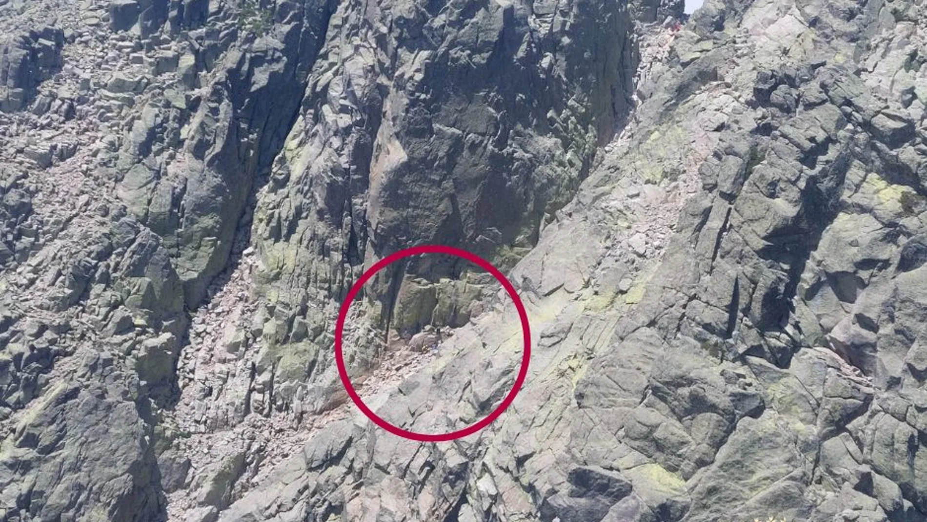Rescatado un montañero en el abulense Pico Almanzor